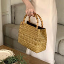 Bolsa de Praia Lilian de Palha com alça em Bambu Maritima Moda Praia 